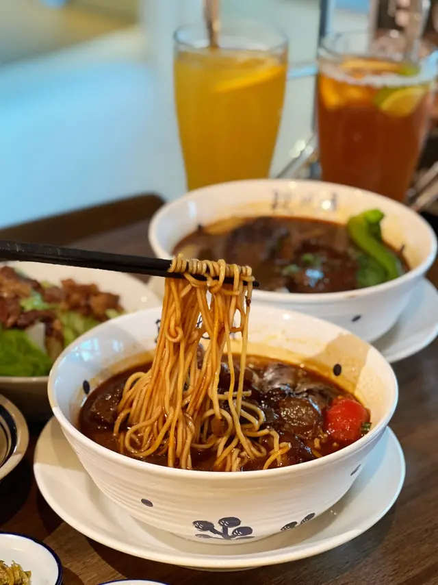 燉蕃茄腱心半筋牛肉麵