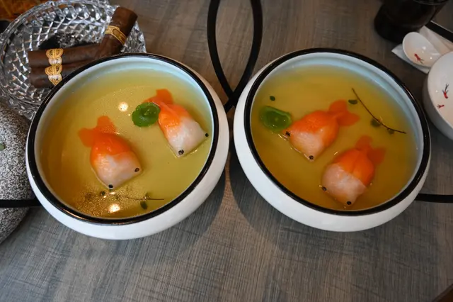 金魚戲水 (湯蝦餃)