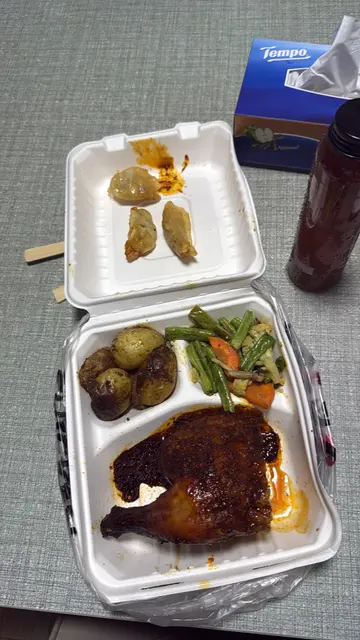 皇牌烤雞，焗薯，烤蔬菜  ，12蚊加配3隻煎餃