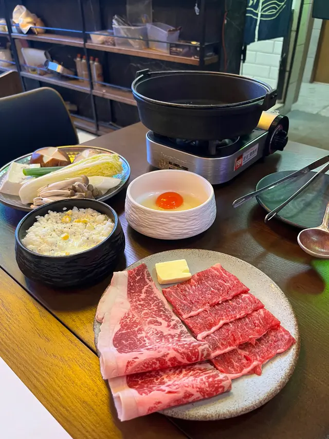 澳洲M9和牛西冷、美國頂級牛頸脊壽喜燒黑松露燉飯