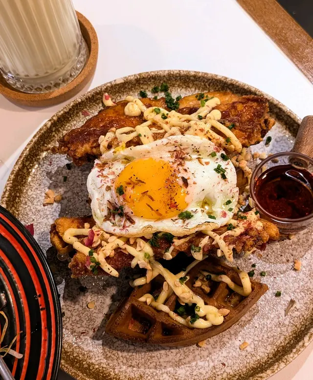 自家製芥末洋蔥醬炸雞窩夫