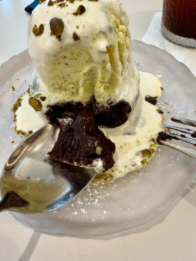 朱古力心太軟配開心果意式手工雪糕