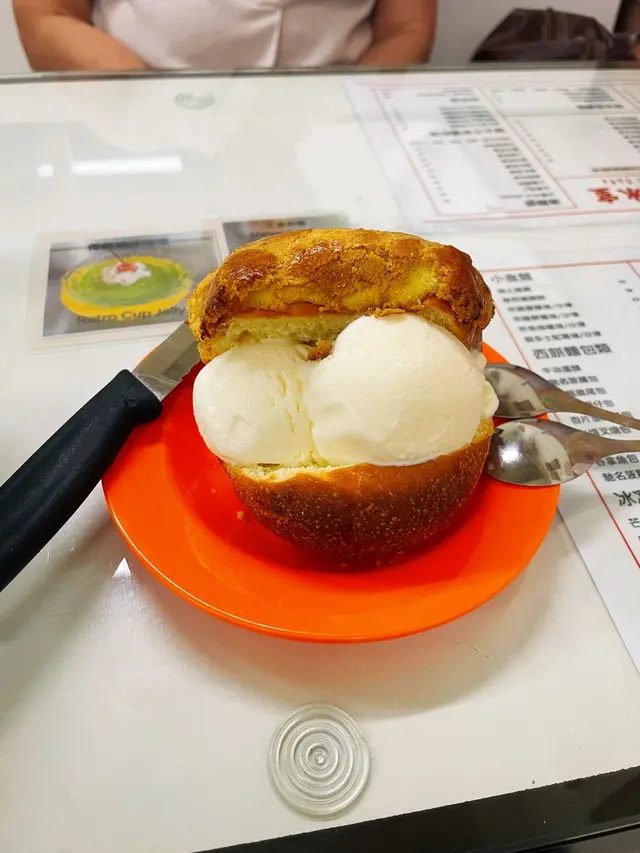 雪糕菠蘿包