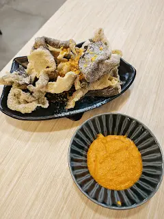 蟹黃脆魚皮