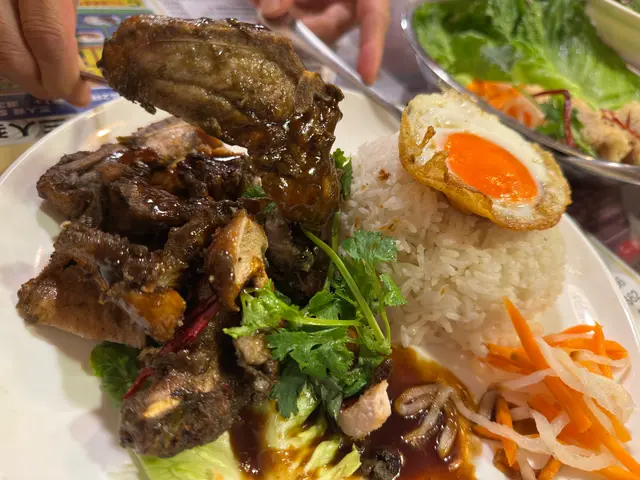 泰式香茅豬扒煎蛋飯