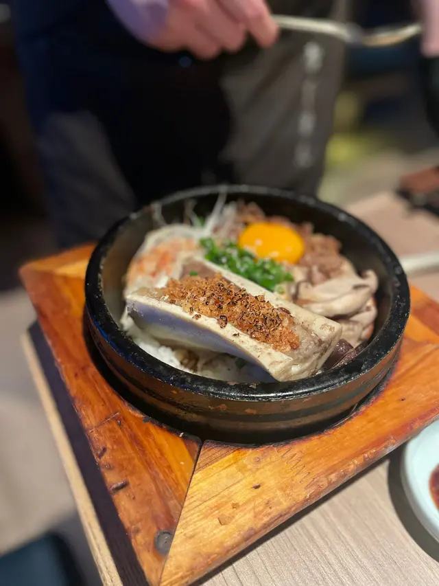 牛骨髓石頭鍋飯