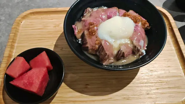 慢煮牛腹丼飯