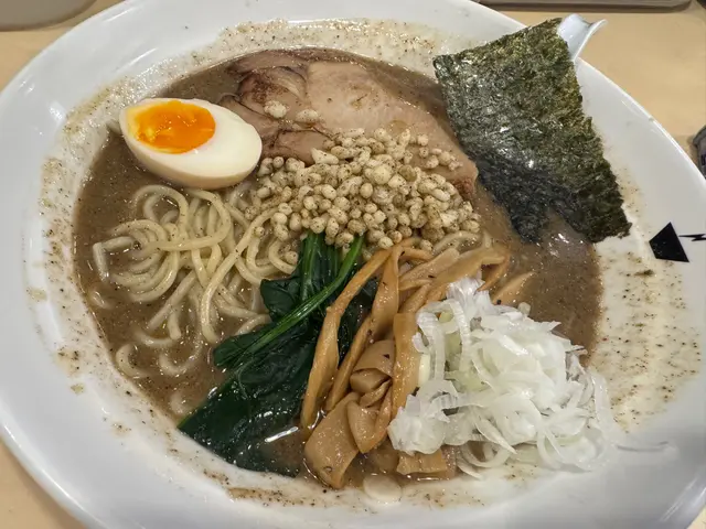 沙甸魚味豚骨拉麵