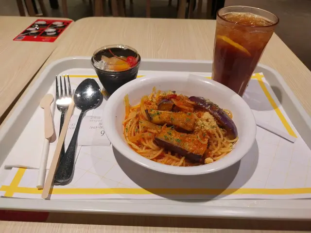 茄子肉醬意粉、凍檸檬茶
送布甸