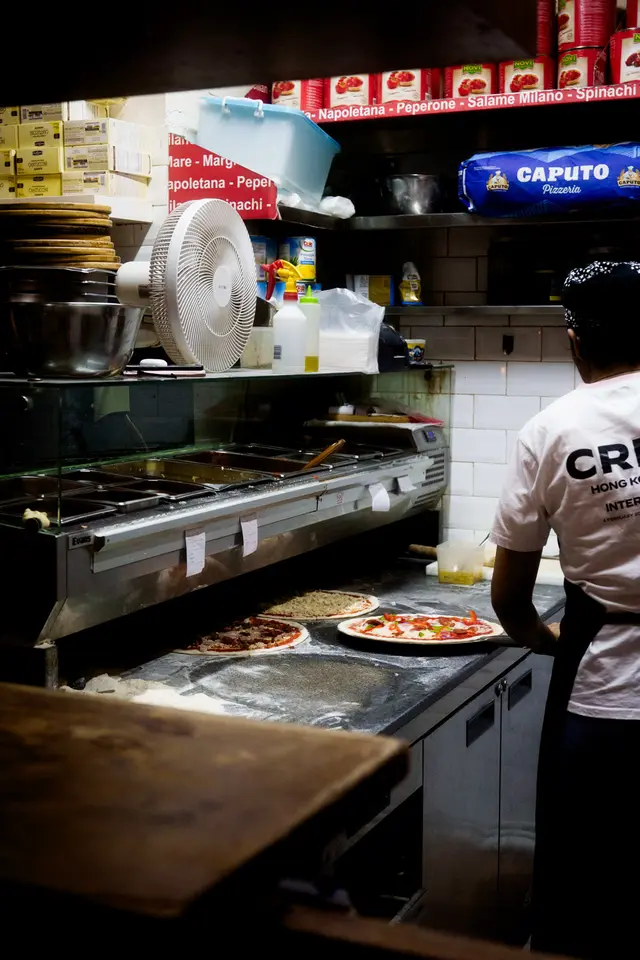 招牌烘爐,用400度高溫製造而成的Pizza