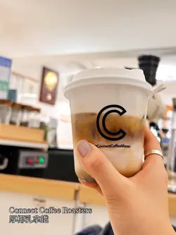 🥥厚椰乳拿鐵 $40 (味道:4.5/5)超級出色‼️咖啡師話原來係用酒桶發酵嘅咖啡豆,所以飲落多咗一浸酒香味,配合打到好絲滑嘅椰奶,如果食完Goat嘆返呢杯咖啡會好正!☕️❤️