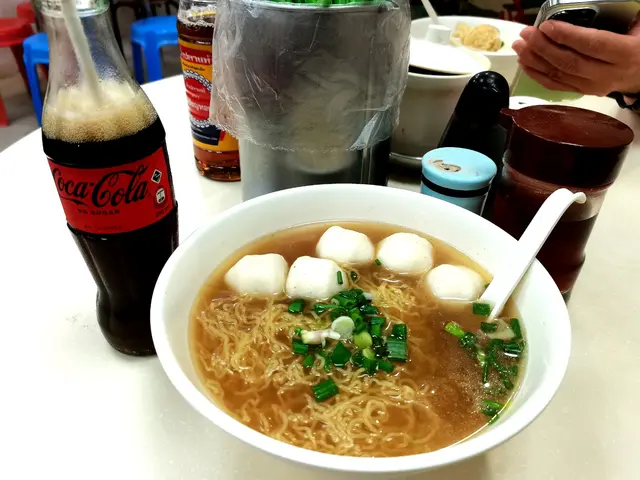 自制魚蛋幼麵跟Zero可口可樂