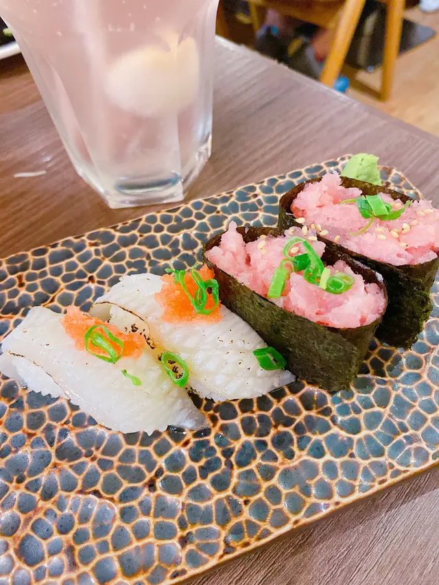 吞拿魚腩碎壽司 +火炙左口魚邊壽司