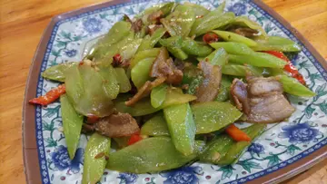 腩片炒莴荀