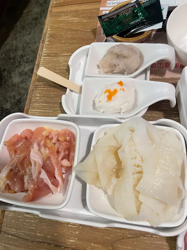 任食雞肉、魚滑、牛柏葉