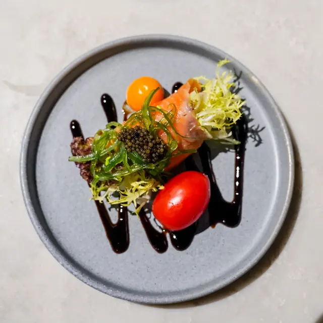 煙三文魚沙律菜中華沙律配魚子醬