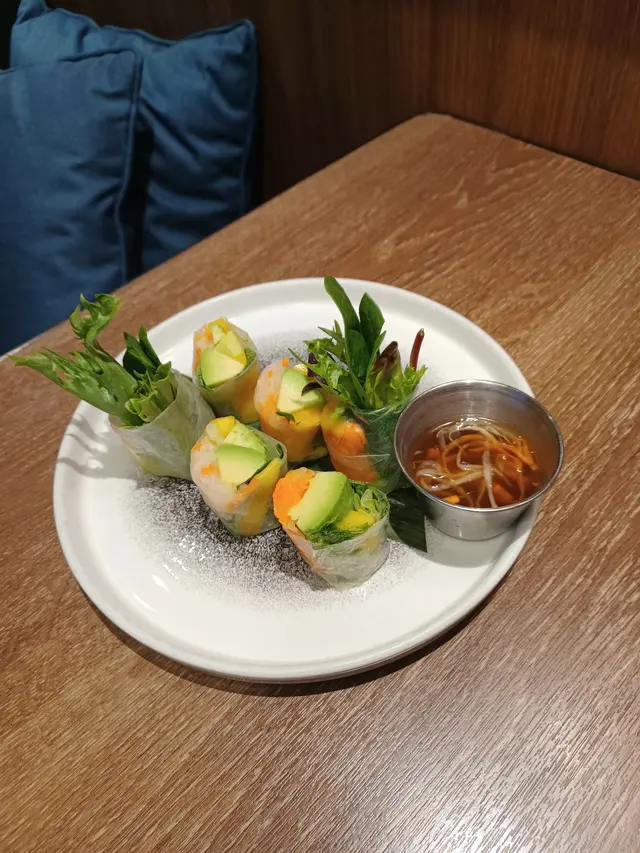 芒果牛油果米紙卷