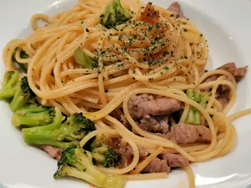 黑椒牛肉西兰花意粉