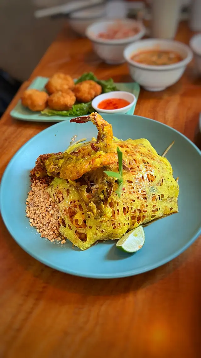 蛋包虎蝦炒金邊粉