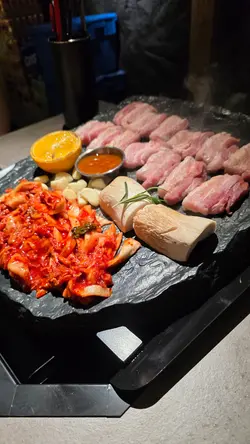 譚子五花肉拼炸醬拉麵