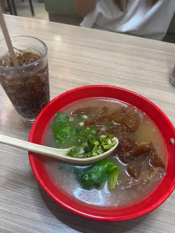 牛腩筋河粉