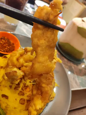 蛋包虎蝦炒金邊粉