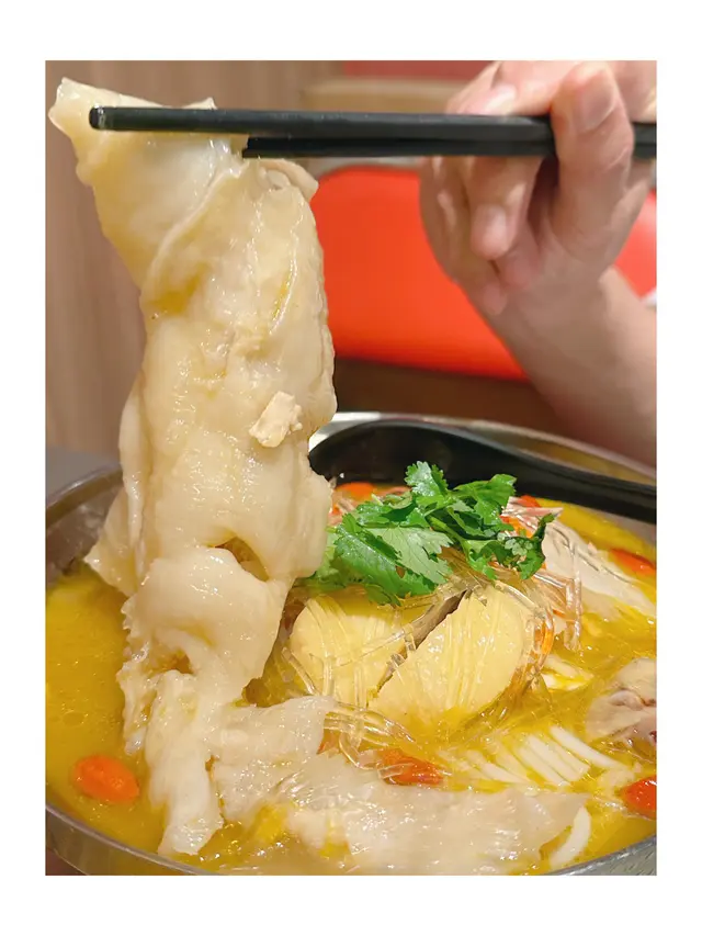 花膠雞阿媽足料雞湯米線