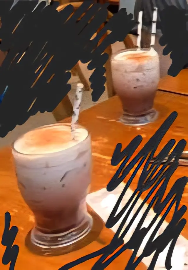 全間餐廳冇人分到嘅特濃鮮奶朱古力,榛子朱古力。