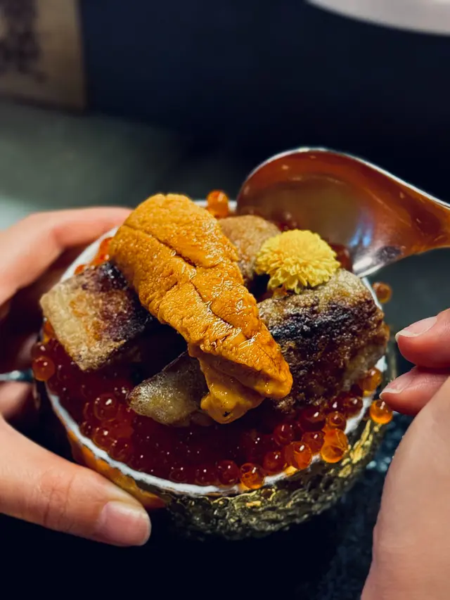 滿丼。海膽鵝肝三文魚籽飯