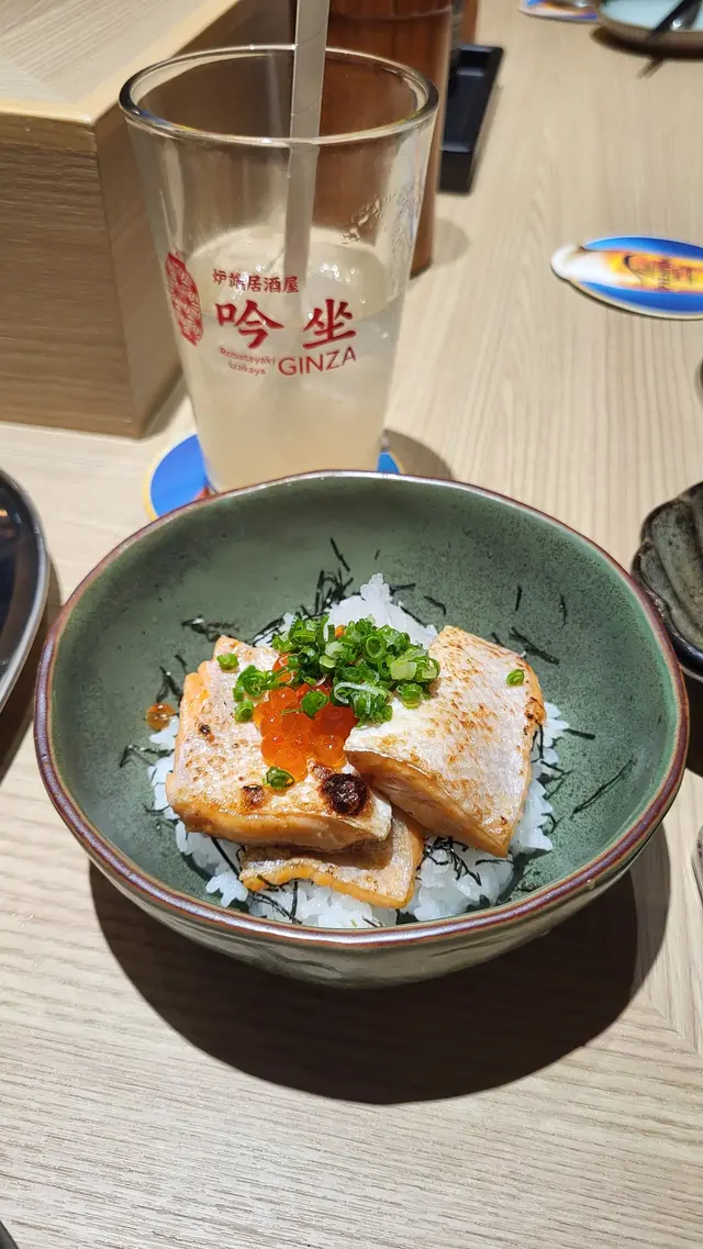 火炙三文魚腩魚籽丼