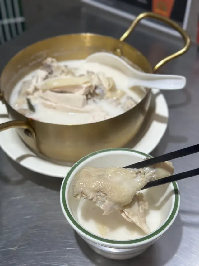 足料椰汁雞煲