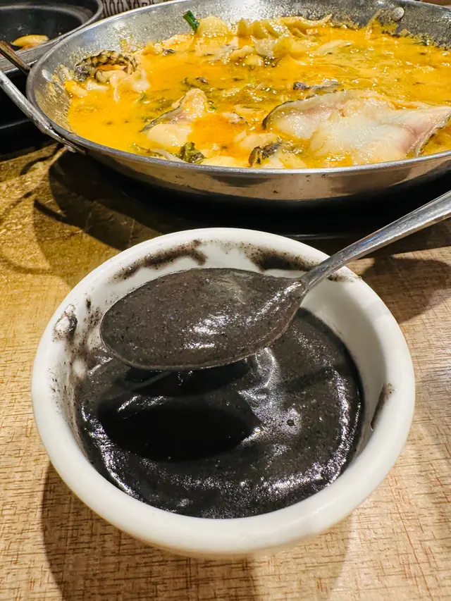 值得一讚，仲要有佢哋嘅芝麻糊，相當香濃，唔會係死甜，飯後食一碗做結尾，真係相當之滿足😆