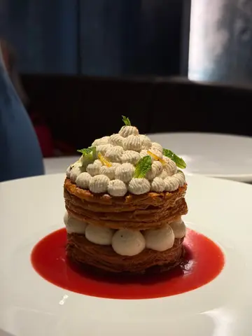 MILLEFEUILLE WITH STRAWBERRY AND TONKA BEAN
