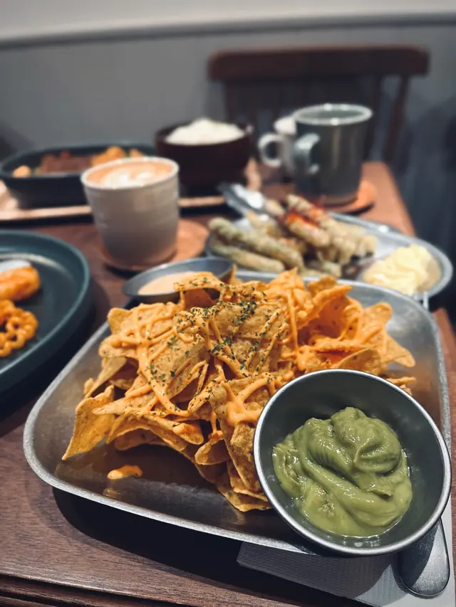 墨西哥粟米片配雙色醬