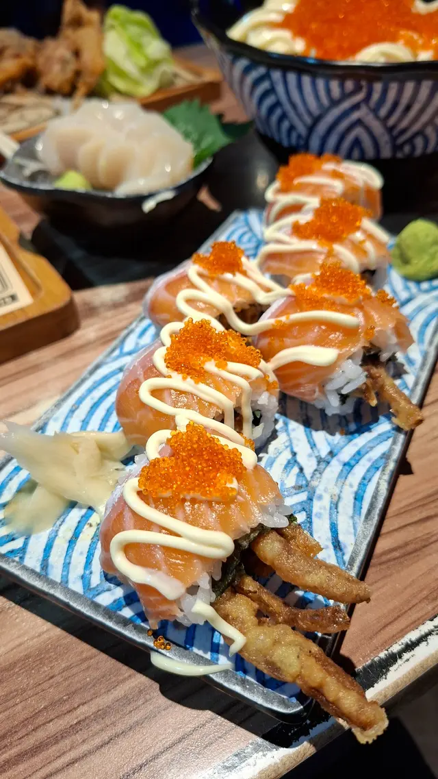 三文魚軟殼蟹卷