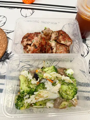 猫饼/ 西兰花炒鲜鱿