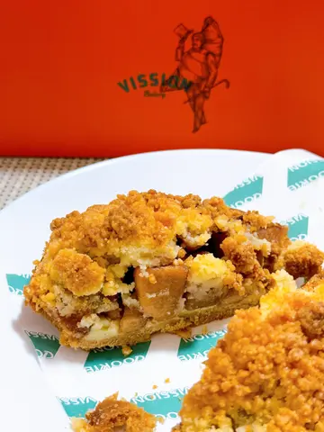 Apple  crumble  tart