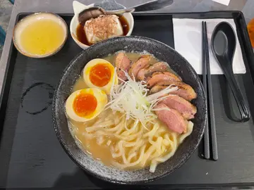 炙烧慢煮鸭胸配鸭浓汤乌冬
