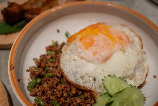 泰式肉碎煎蛋飯 （少辣）