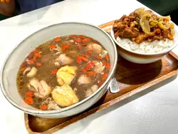 花雕麻油雞湯 + 小碗滷肉飯