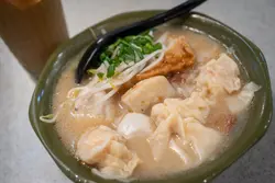 鱼蛋鲜虾云吞河