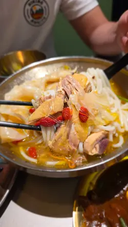 花胶鸡阿妈足料鸡汤米线