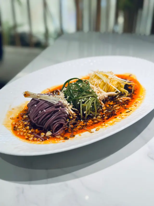 三色雞絲涼麵 
