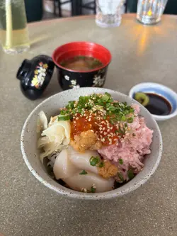 北海道三色海鲜丼