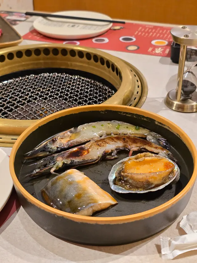 炭燒白鱔、炙燒霸王蝦、威士忌釀鮑魚