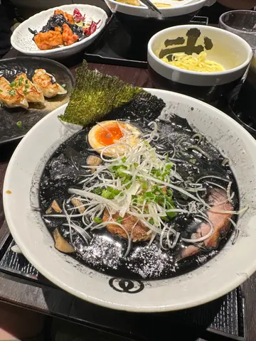 黑蒜二刀流拉面