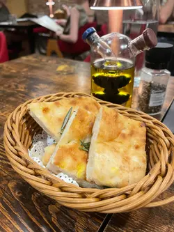 Focaccia  (佛卡夏)  