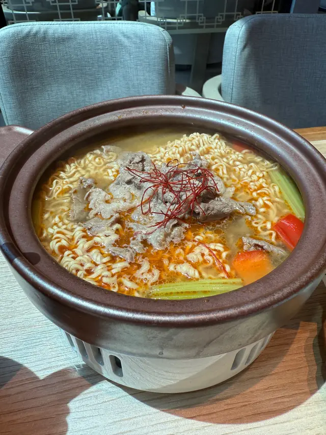 沙茶醬牛肉蟹皇都麵