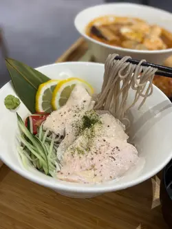 慢煮鸡胸荞麦冷面