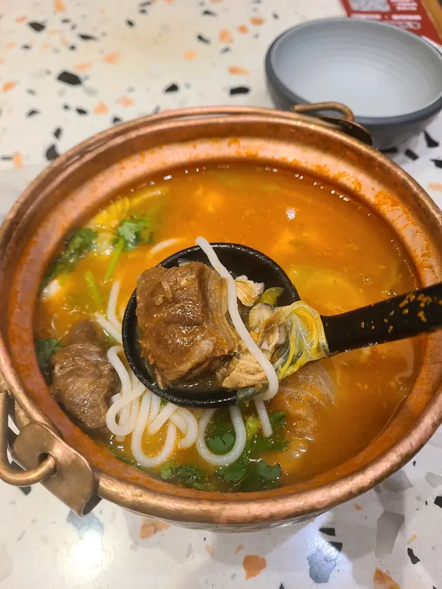 農鄉番茄銅鍋米線